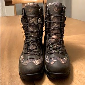 New Danner boot camo mossy oak. Mens size 13